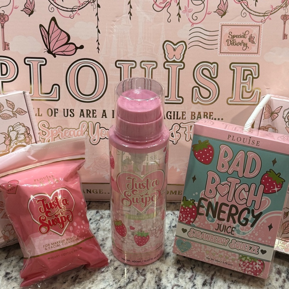 Plouise. UK EXCLUSIVE STRAWBERRY MICELLAR WATER. Pads & Straeberry Squeeze Bad B